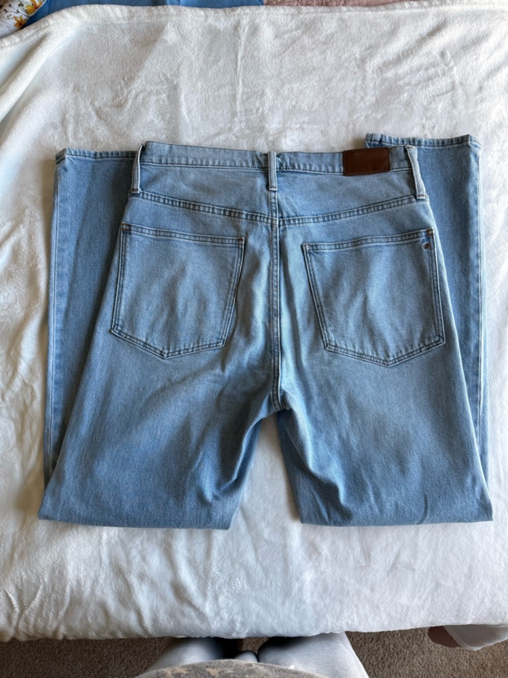 Madewell High-Rise Jeans in Light Blue - Picture 4 of 12